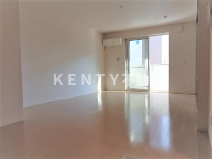 居室・リビング　こちらのリビングで趣味の時間をお楽しみください