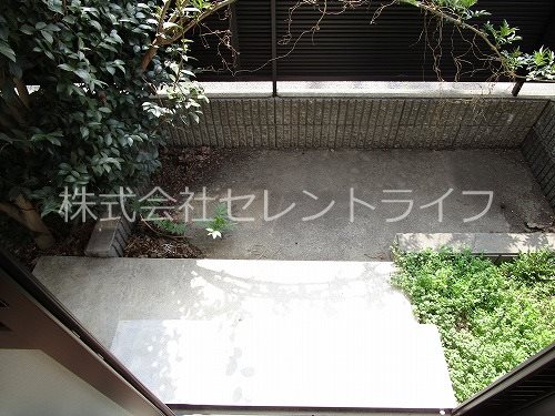 バルコニー　テラス