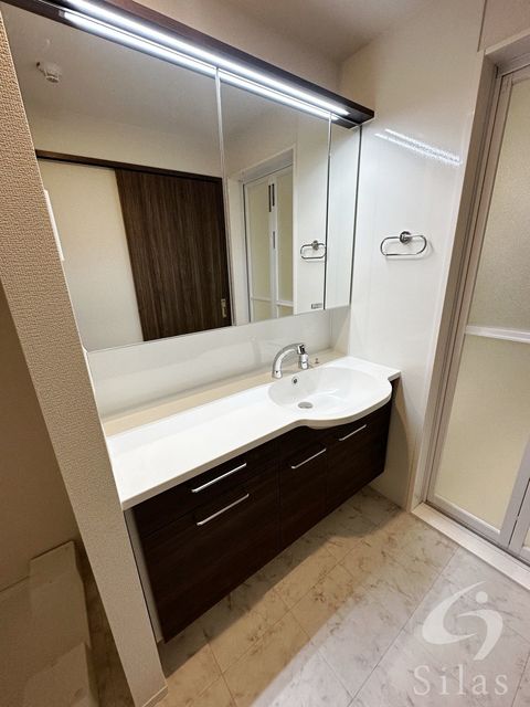 洗面設備　同仕様反転タイプ