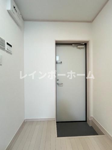 玄関　※建築中のため同施工会社参考写真となります。