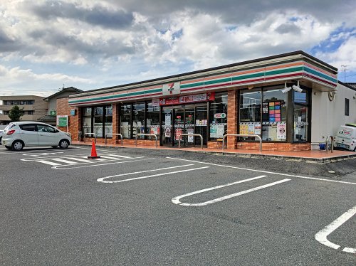 コンビニ　セブンイレブン 直方感田店（コンビニ）まで503m