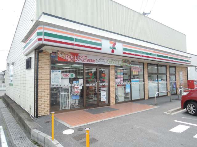 コンビニ　セブンイレブン（コンビニ）まで760m