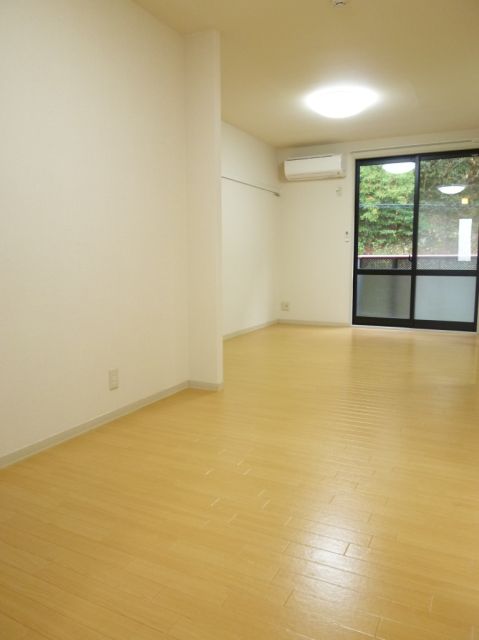 居室・リビング　ゆったりとしてキレイなお部屋です。