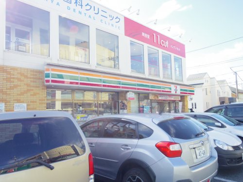 コンビニ　セブンイレブン（コンビニ）まで669m