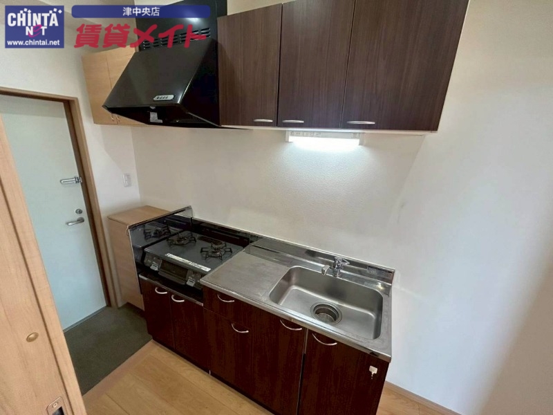 キッチン　別部屋反転参考写真です。