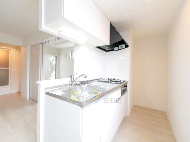 キッチン　対面システムキッチン完備です♪