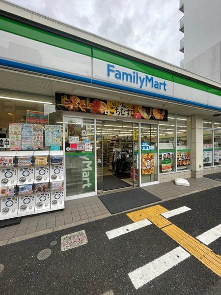 コンビニ　ファミリーマート本田みなと通り店（コンビニ）まで100m