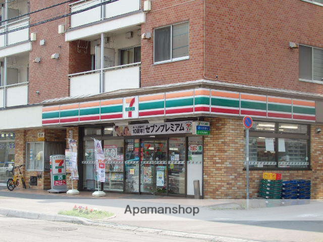 コンビニ　セブンイレブン（コンビニ）まで262m