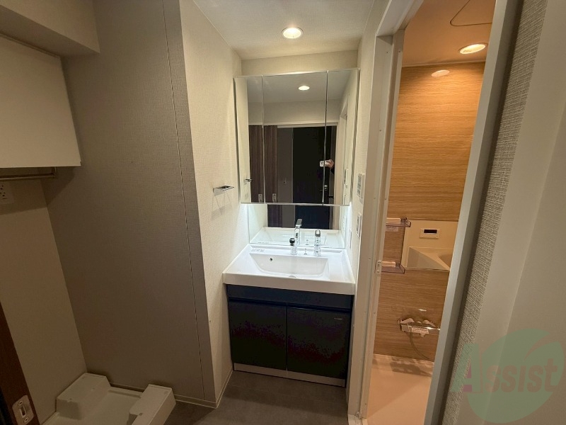 洗面設備　洗面台は独立洗面台です。毎日の暮らしが快適になりますね。