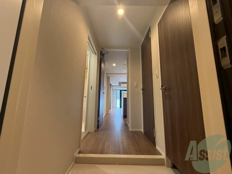 玄関　玄関から撮影しました。お部屋の明るさも伝わりますね。