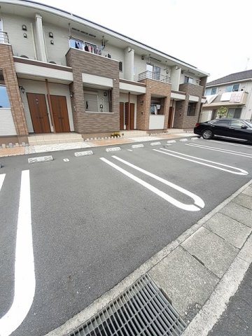 駐車場　駐車場に車を止められます