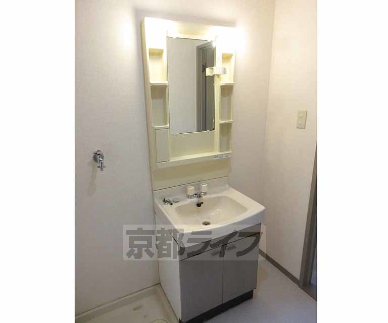 洗面設備　独立洗面台です