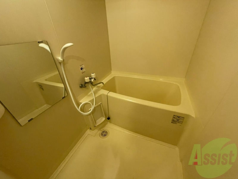 バス・シャワールーム　こちらはお風呂。一日の疲れをここで癒してください。