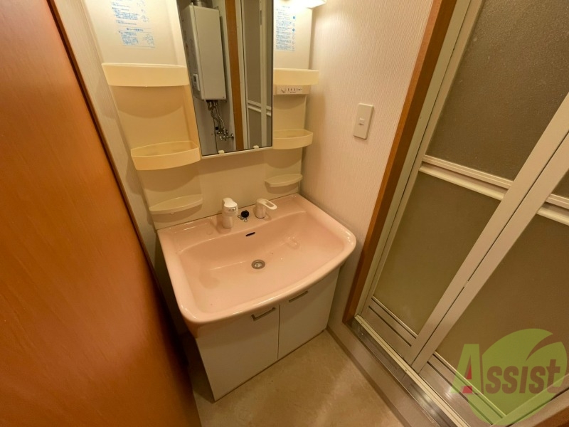 洗面設備　シャンプードレッサー。身支度はここでばっちり。