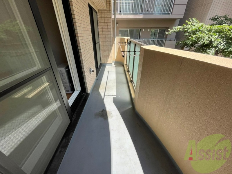 バルコニー　こちらはバルコニー。洗濯物が干せるようになっています。