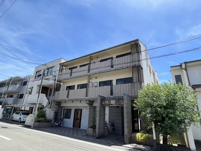 建物外観　オートロック付きで安心です！