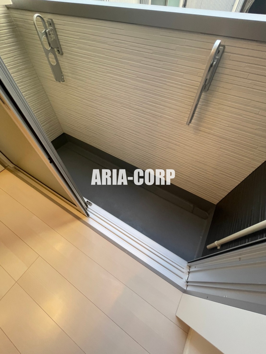 バルコニー　バルコニー、室内物干し、浴室乾燥と3箇所お洗濯物を干せます！