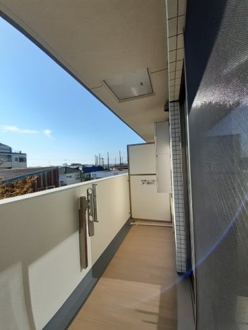 バルコニー　バルコニーからの眺めを楽しみながら食事をしませんか