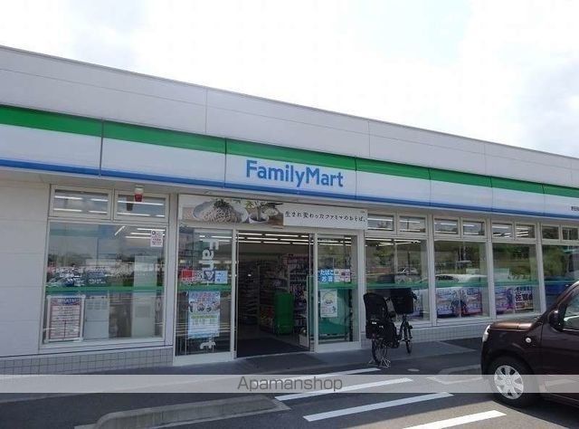 コンビニ　ファミリーマート（コンビニ）まで600m