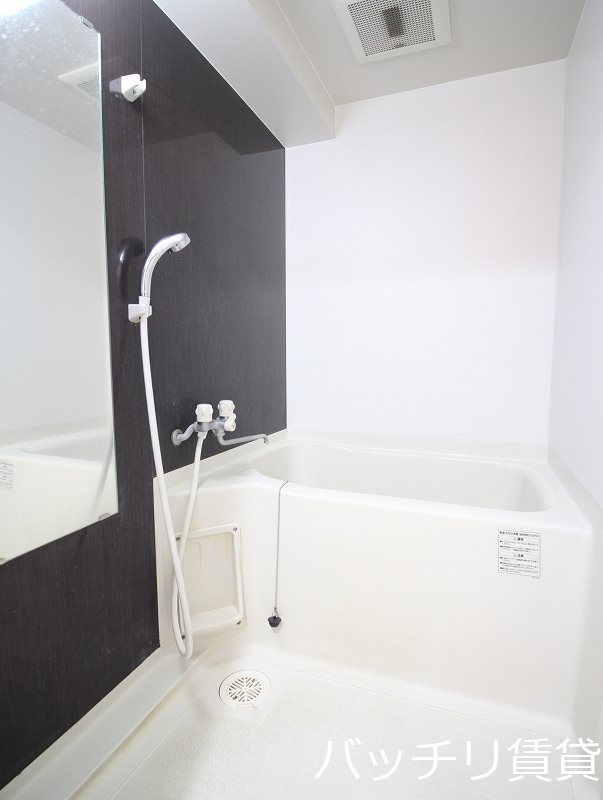 バス・シャワールーム　別部屋の為現状を優先致します。