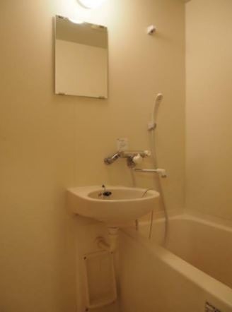 洗面設備　同仕様写真含む