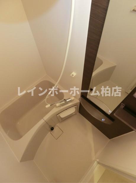 バス・シャワールーム　お風呂で日々の疲れを落としましょう