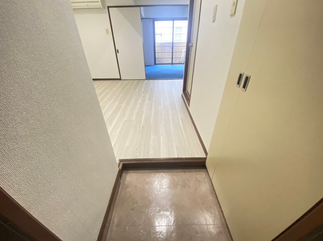 玄関　ラ・クール泉