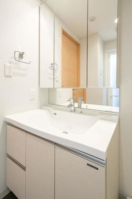 洗面設備　※写真は同タイプ住戸です。
