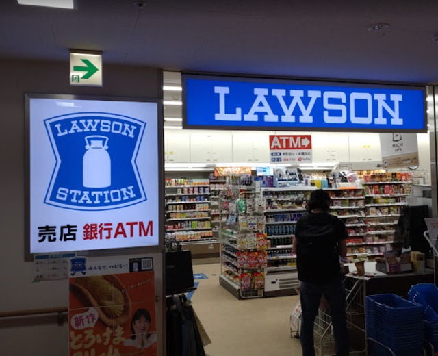 コンビニ　ローソン八尾徳洲会総合病院店（コンビニ）まで150m