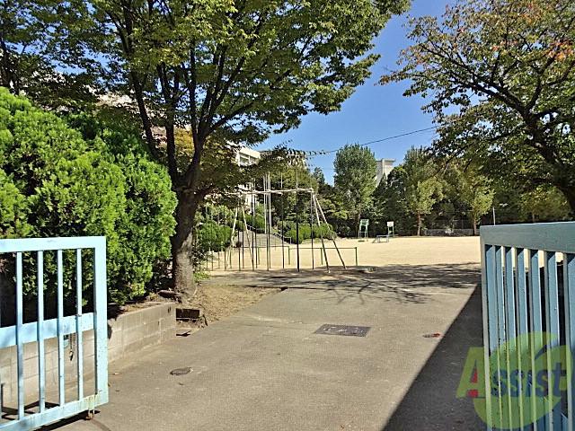 小学校　中豊島小学校（小学校）まで750m