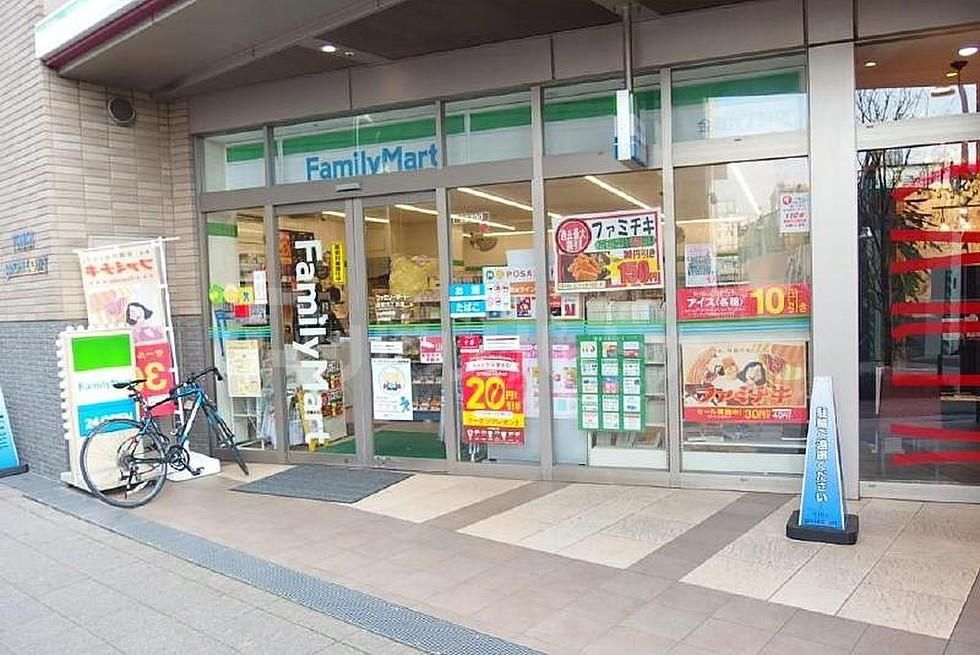 コンビニ　ファミリーマート金町六丁目店（コンビニ）まで200m