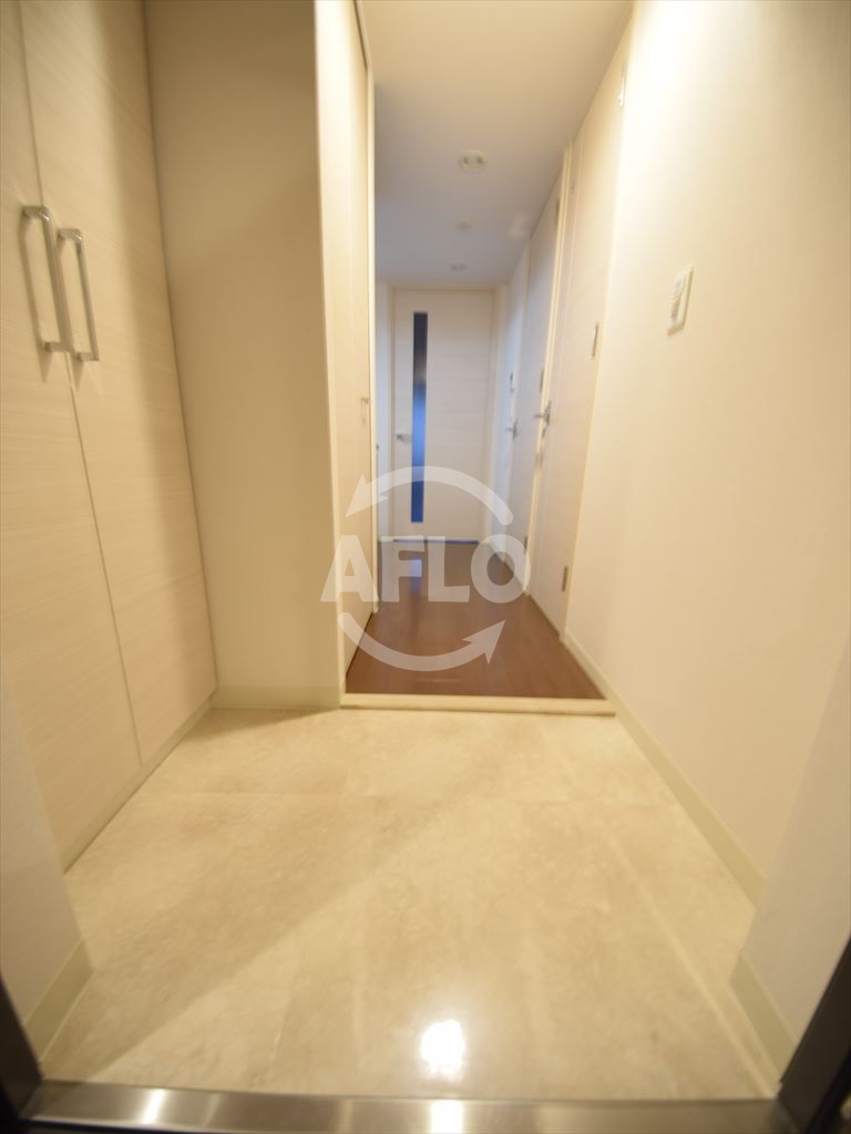 玄関　プライムアーバン御堂筋本町　玄関廊下