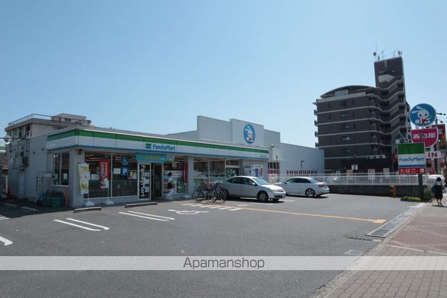 コンビニ　ファミリーマート（コンビニ）まで284m