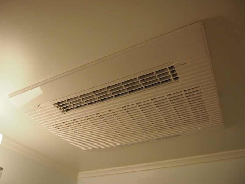 バス・シャワールーム　浴室乾燥機