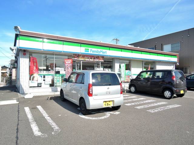 コンビニ　ファミリーマート（コンビニ）まで511m
