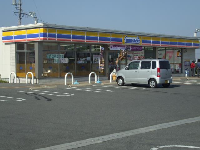 コンビニ　ミニストップ（コンビニ）まで619m