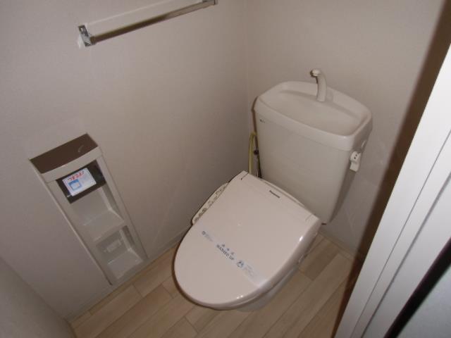 トイレ　温水洗浄暖房便座