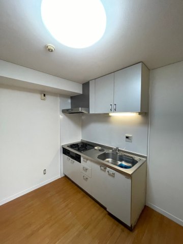 キッチン　ガスコンロ３口・グリル付のシステムキッチン