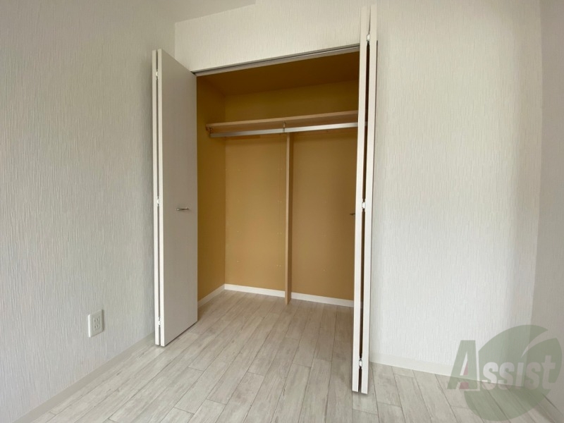 収納　クローゼットは奥行きもあり、荷物が多い方でも安心です。