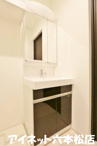 洗面設備　もちろん独立洗面台付きです。