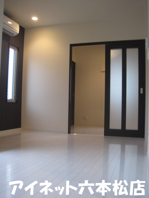 居室・リビング　２面採光の明るいお部屋です。