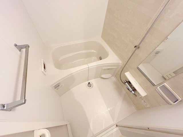 バス・シャワールーム　※同建物の類似写真となります。落ち着いた空間のお風呂です