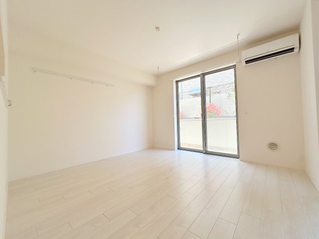 居室・リビング　※同建物の類似写真となります。使いやすい居間です