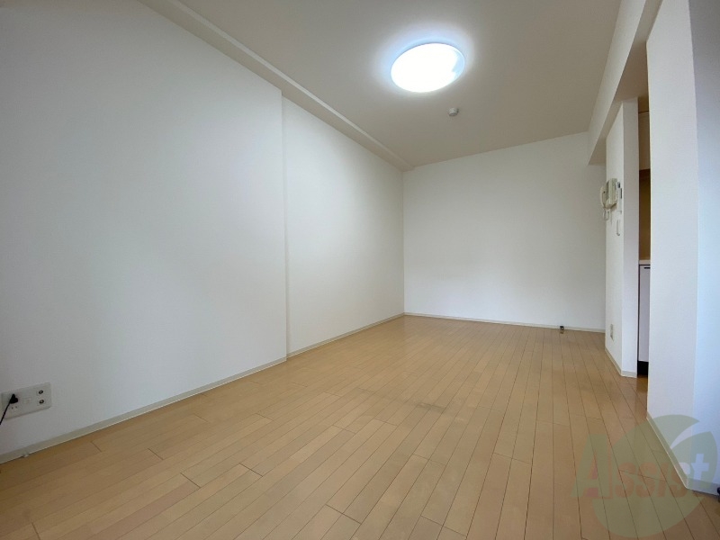 その他部屋・スペース　こちらが寝室です。窓が大きくて明るいですね。