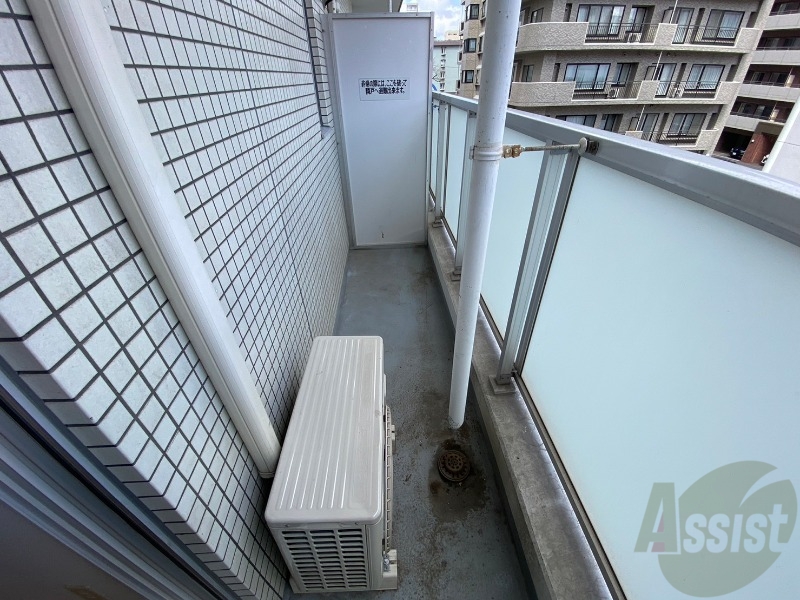 バルコニー　バルコニーは幅があり、広い印象を受けました。