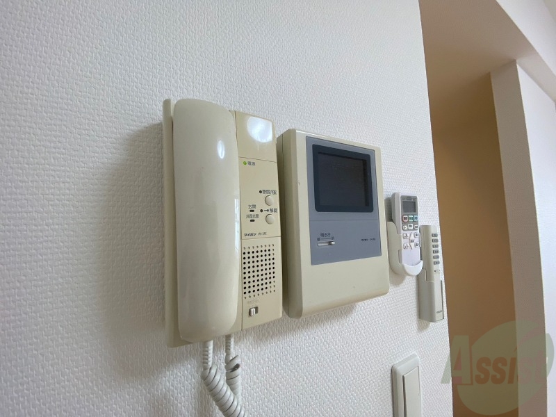 セキュリティ　モニター付インターホンです。来客者の顔が見えるので安心！