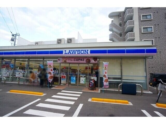 コンビニ　ローソン博多南駅前店（コンビニ）まで282m