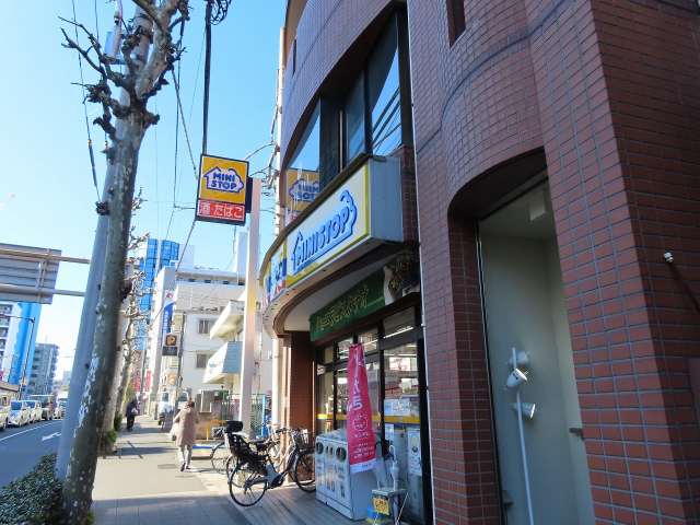 コンビニ　ミニストップ板橋本町駅前店（コンビニ）まで303m