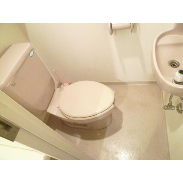 トイレ　同タイプ部屋　参考写真です