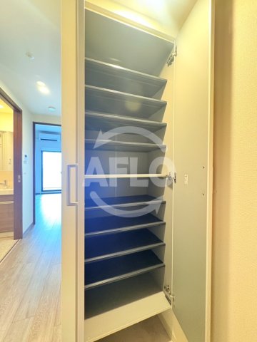 収納　コンフォリア新梅田　シューズボックス